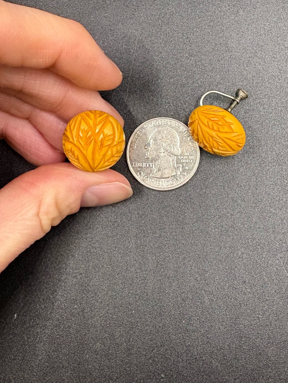 Vtg Screw Back Earrings - Picture 4 of 4